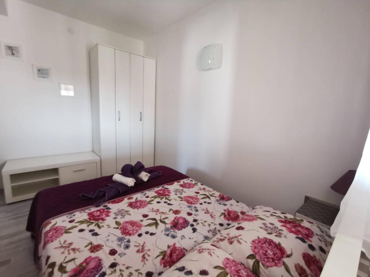 Apartmani Tajana Sukošan Zewnętrze zdjęcie