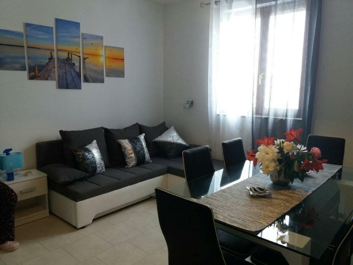 Apartmani Tajana Sukošan Zewnętrze zdjęcie